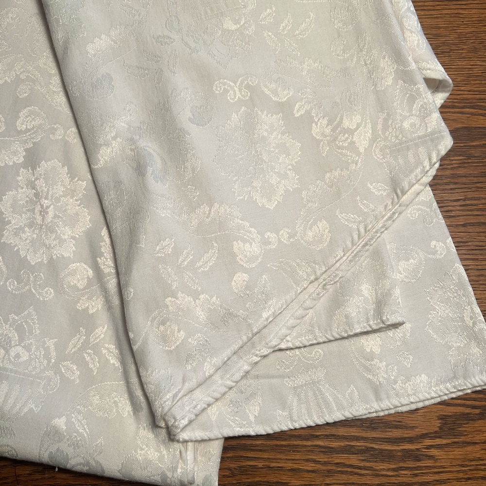Round 80” cream tablecloth